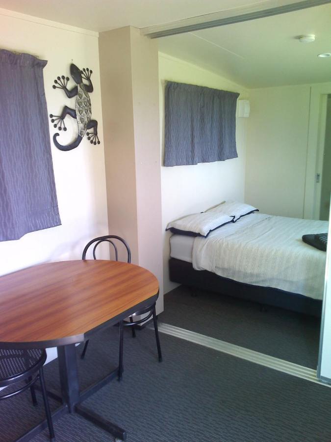 koati views Hotel Lake Ohia Esterno foto